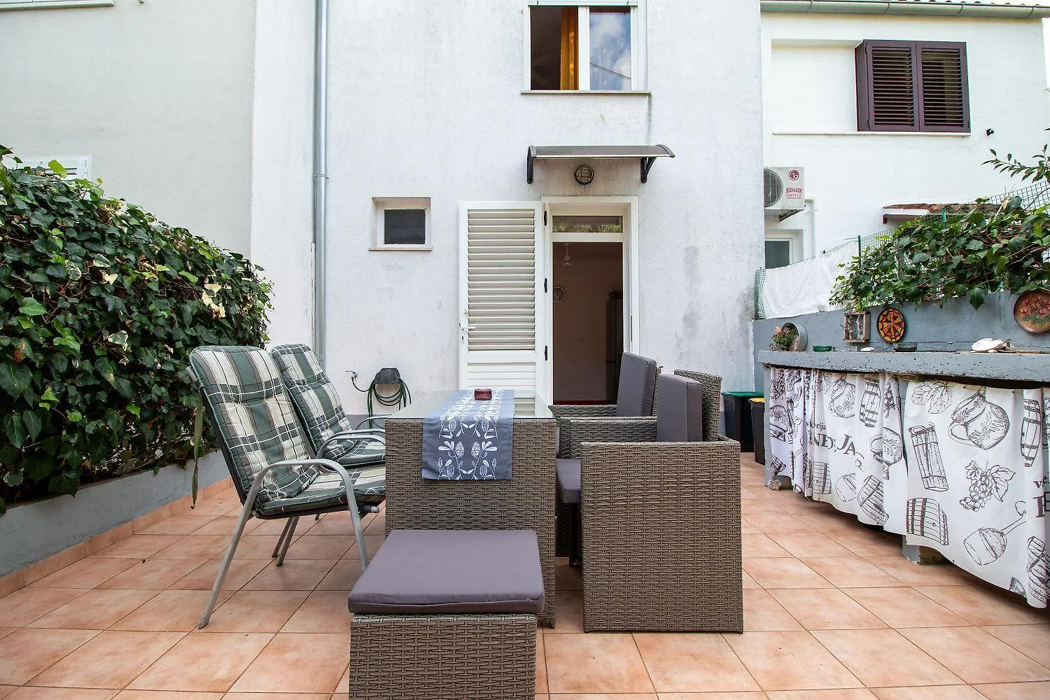 Modernes Apartment Nur 50 Meter Zum Zentrum Von Rovinj Mit Privatparkplatz